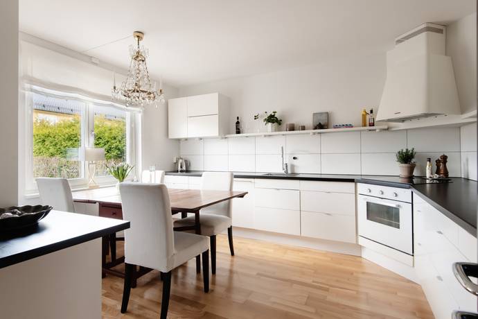 4 rum lägenhet på Sörgårdsvägen 43 Centralt, Österåkers kommun - bild 1