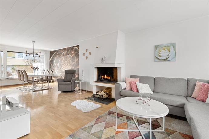 6 rum kedjehus på Ängsullsvägen 21 Vällingby - Kälvesta, Stockholms kommun - bild 4