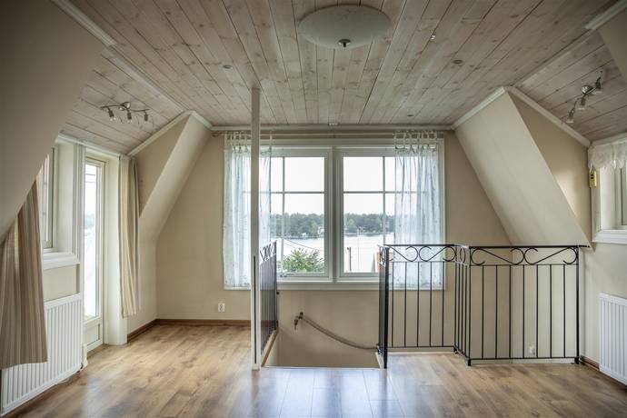 6 rum Vinterbonat fritidshus på Holmbergsbacken 23 Yxlan Köpmanholm Norrtälje kommun - bild 22