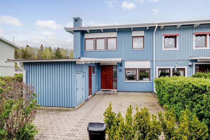 5 rum radhus på Frostmätarevägen 28 Trollhättan, Trollhättans kommun - bild 1
