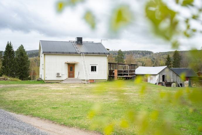 8 rum gård/skog på Hällsjö 511 Hällsjö, Sundsvalls kommun - bild 3