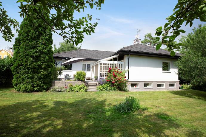 8 rum villa på Åkervägen 46B Helenelund, Sollentuna kommun - bild 1