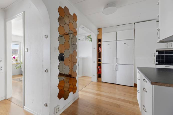 6 rum Radhus på Basgränd 127 Vällingby - Kälvesta Stockholms kommun - bild 8
