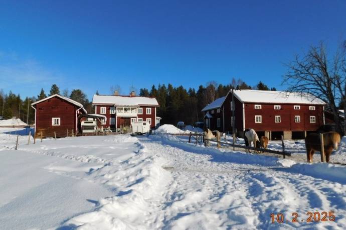 9 rum Gård med jordbruk på Kröjs Härjedalsvägen 633 Kårböle Ljusdals kommun - bild 1