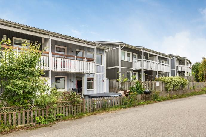 Lövdungevägen 8, Segeltorp, Huddinge kommun