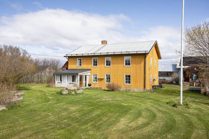 gård med jordbruk på Skucku 226 Svenstavik, Bergs kommun - bild 1