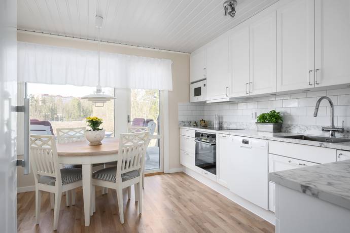 4 rum radhus på Stora Hundens gata 556 Brandbergen, Haninge kommun - bild 2