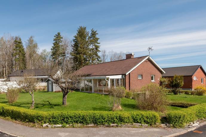4 rum villa på Saravägen 15 Bråten, Karlskoga kommun - bild 1