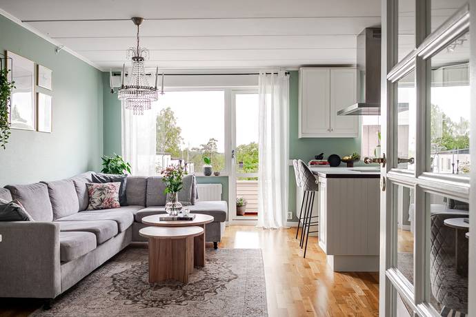 5 rum Radhus på Våruddsringen 60 Skärholmen - Vårberg Stockholms kommun - bild 1