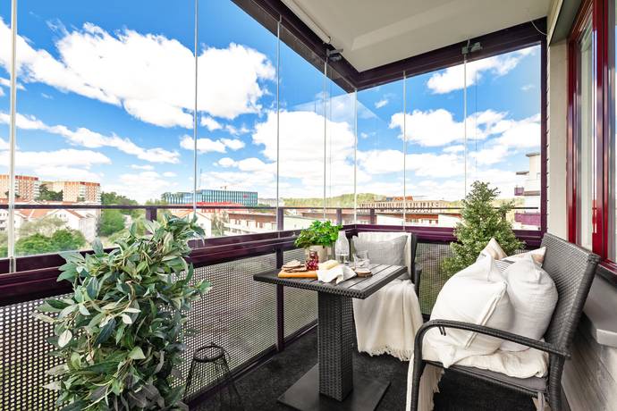 4 rum lägenhet på Gustav III:s Boulevard 98, 5 tr Frösunda, Solna kommun - bild 1