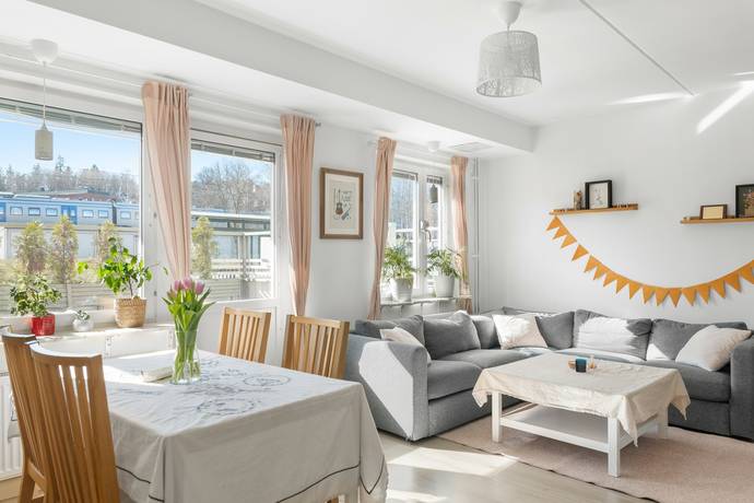 3 rum lägenhet på Munkhättevägen 27B Tumba, Botkyrka kommun - bild 2