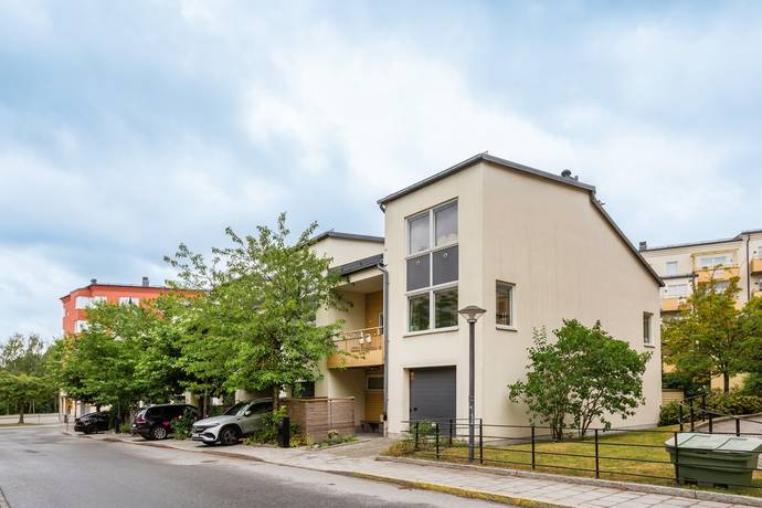 6 rum par-/kedje-/radhus på Fru Kristinas gränd 4 Älvsjö - Älvsjö C, Stockholms kommun - bild 1