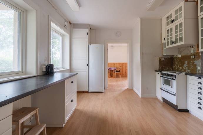 11 rum Villa på Norra Hökhuvudsvägen 2 Gimo Östhammars kommun - bild 14