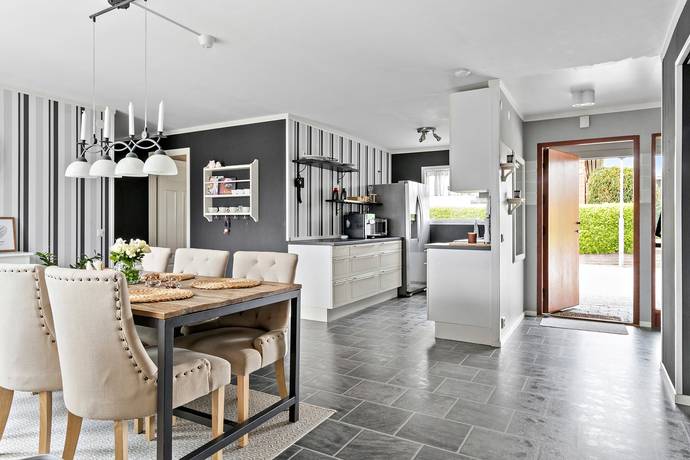 5 rum Radhus på Myrgången 44 Kronogården Trollhättans kommun - bild 2