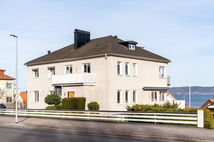 13 rum villa på Hallmansvägen 17 Bymarken, Jönköpings kommun - bild 1