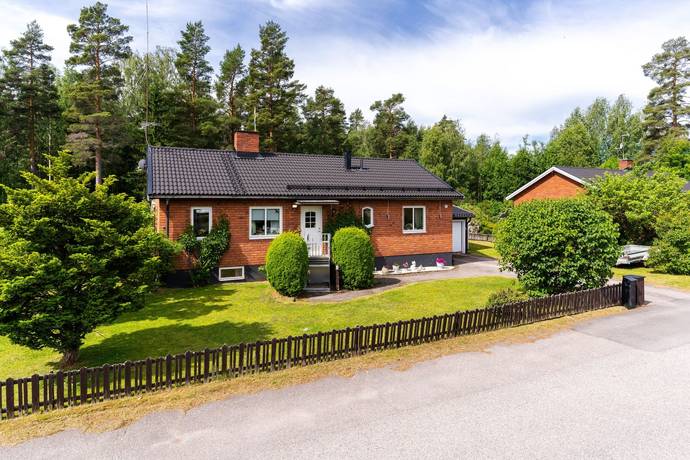 4 rum villa på Sportvägen 17 Åshammar, Sandvikens kommun - bild 1