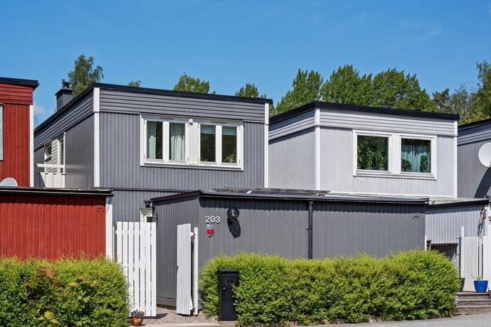 4 rum Radhus på Söravägen 203 Österåkers kommun - bild 1