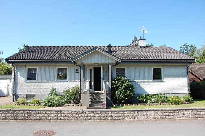 villa på Blåbärsvägen 8 Peterslund, Oxelösunds kommun - bild 1