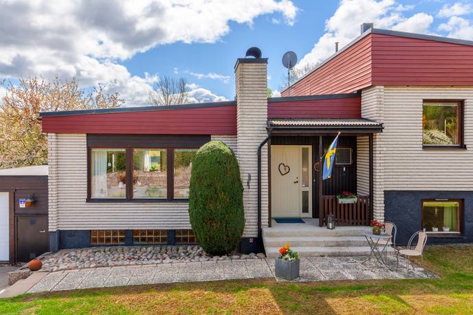 8 rum villa på Vintervägen 14 Tystberga, Nyköpings kommun - bild 1