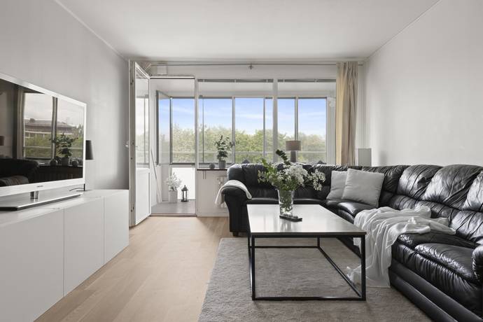 3 rum lägenhet på Krysshammarvägen 10 Huvudsta, Solna kommun - bild 2