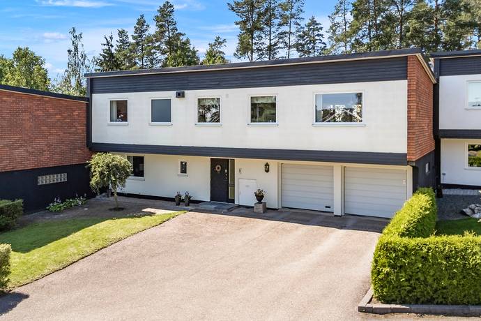 Stigarna, Köpings kommun