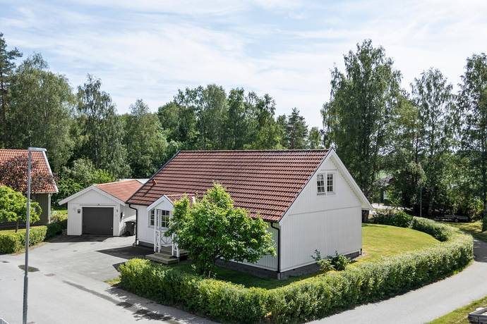 villa på Porfyrvägen 5 Skörby, Håbo kommun - bild 2