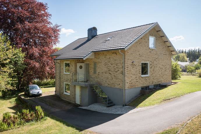 9 rum villa på Alingsåsvägen 84 Sjömarken, Borås kommun - bild 2