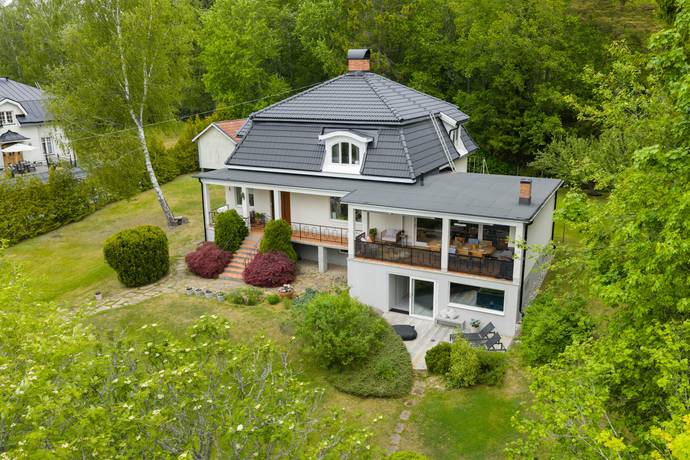 8 rum villa på Åsvägen 7 Uttran, Botkyrka kommun - bild 1