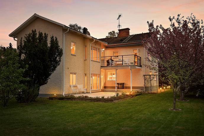 7 rum villa på Majvägen 9 Edsviken, Sollentuna kommun - bild 1