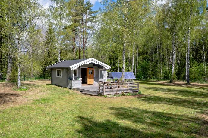 fritidshus på Fornvägen 18 Senneby Väddö, Norrtälje kommun - bild 1