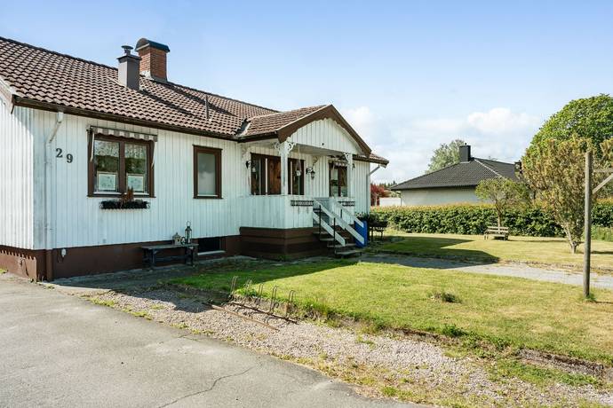 5 rum Villa på Olofstorpsvägen 29 Centrala Axvall Skara kommun - bild 1