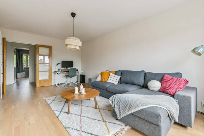 2 rum lägenhet på Ölmevägen 8, 3tr Farsta - Centrum, Stockholms kommun - bild 2