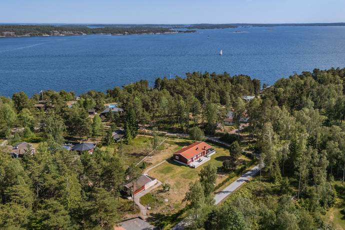 5 rum vinterbonat fritidshus på Hölövägen 95 Hölö, Värmdö kommun - bild 1