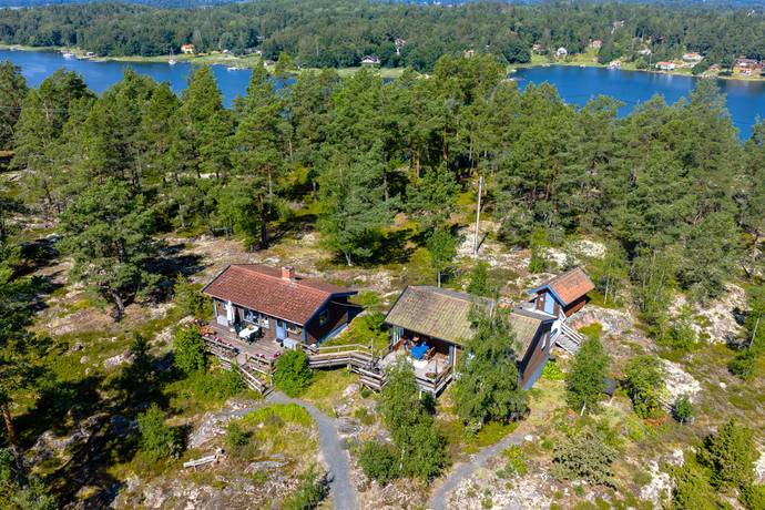 6 rum fritidshus på Knektens backe 9 Ljusterö-Väsby, Österåkers kommun - bild 1