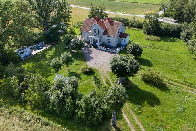 8 rum gård utan jordbruk på Västra Vegred 3 Valla, Katrineholms kommun - bild 1