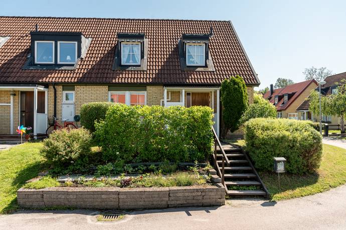 radhus på Solbacksvägen 49 Fagersta, Fagersta kommun - bild 1