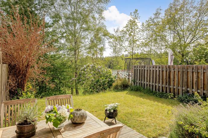 3 rum radhus på Thun-Ollevägen 53 Lugnet, Värmdö kommun - bild 2