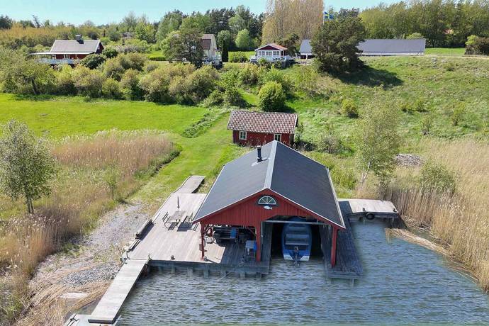 gård utan jordbruk på Bredstäk 44 Lisö, Nynäshamns kommun - bild 1