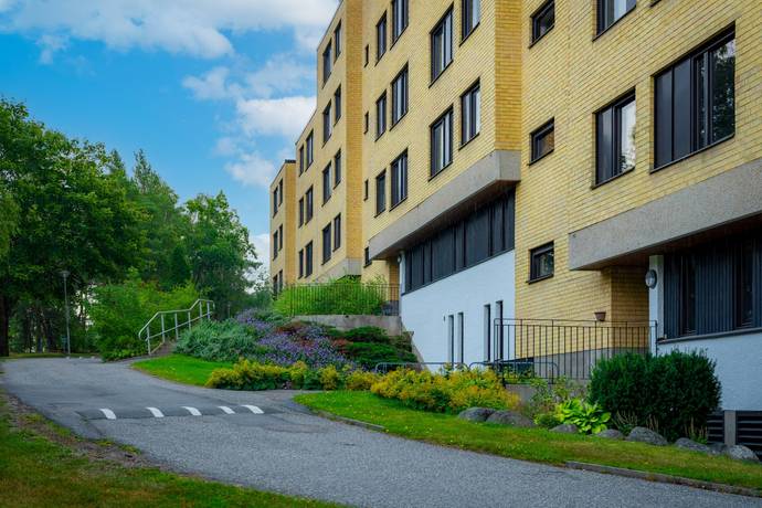 3 rum Lägenhet på Hasselbacken 10 Centrala Väsby Upplands Väsby kommun - bild 1