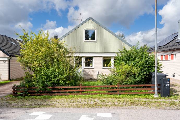 5 rum villa på Blomstervägen 38 SUNNERSTA, Uppsala kommun - bild 1