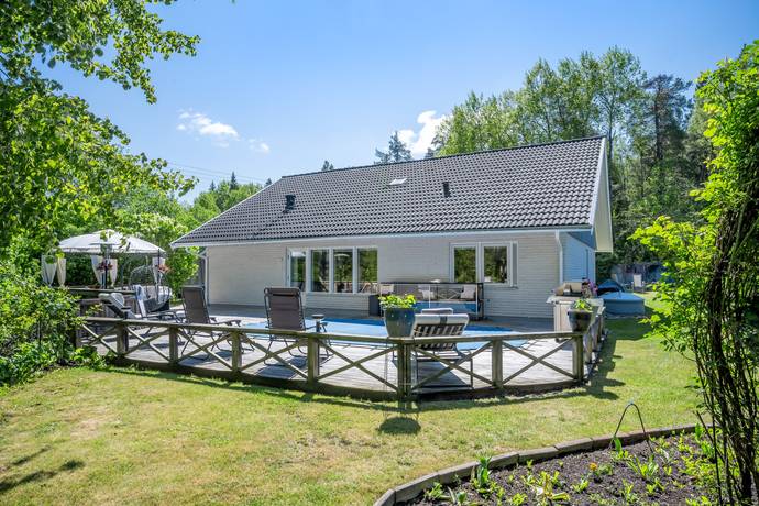 6 rum villa på Lugnetvägen 24 Västerhaninge, Haninge kommun - bild 1