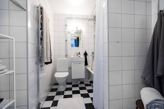 3 rum lägenhet på Hertig Karls allé 75A Centralt - väster, Örebro kommun - bild 2