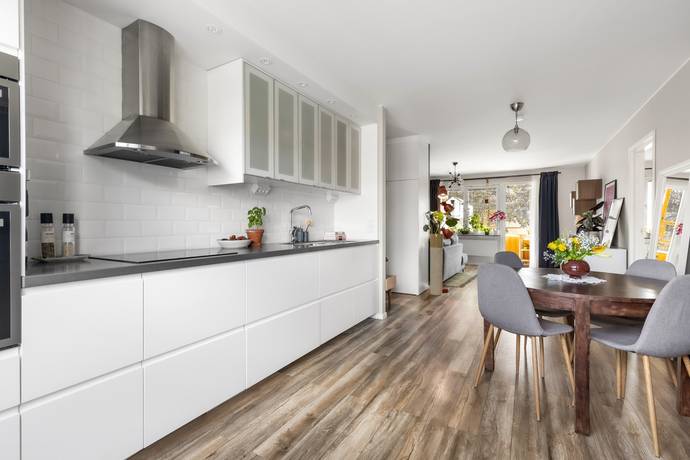 3 rum lägenhet på Helsingforsgatan 25 Akalla, Stockholms kommun - bild 2
