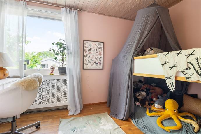 6 rum Radhus på Ängsullsvägen 43 Vällingby - Kälvesta Stockholms kommun - bild 18