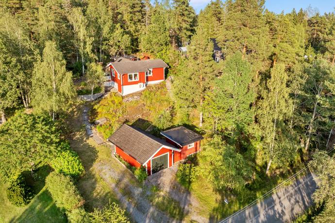 3 rum vinterbonat fritidshus på Västandalsvägen 8 Åkersberga, Österåkers kommun - bild 1