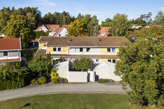 Alliansvägen 12, Gribbylund, Täby kommun