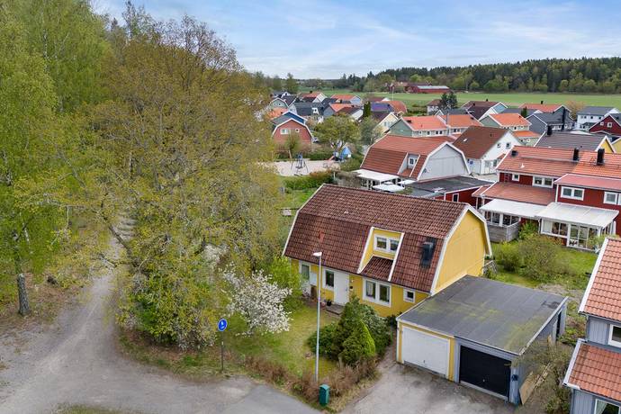 5 rum Villa på Adjutantgatan 29 Eskilstuna kommun - bild 2