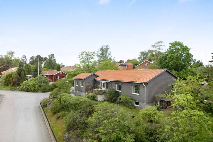 8 rum villa på Tallåsvägen 2 Sörgärdet, Strängnäs kommun - bild 1