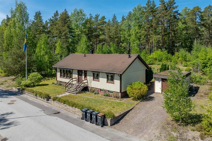 4 rum villa på Grandalsgatan 3 Helgenäs, Västerviks kommun - bild 1