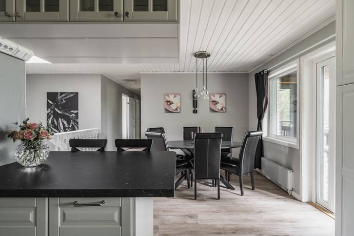 8 rum villa på Åsvägen 9 Bålsta - Åsen, Håbo kommun - bild 4